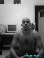 jeune homme à disposition de femme mature